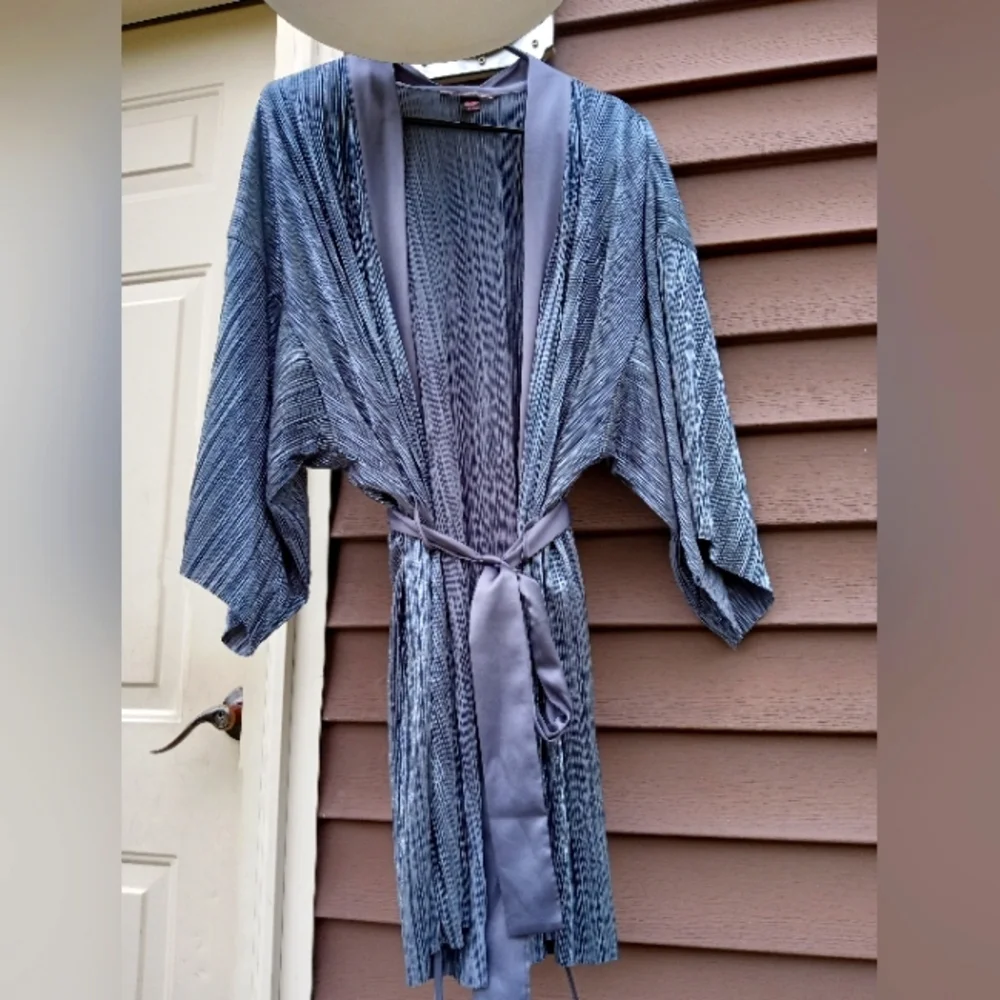 Victoria Secret Robe - Picture 4 of 5